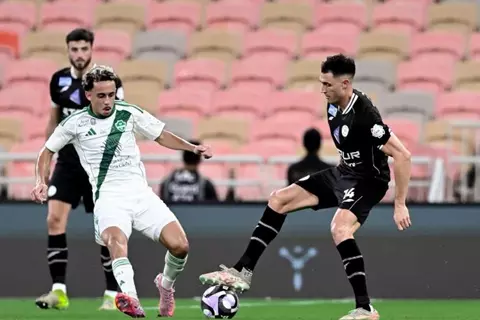 أهلي جدة يتعثر أمام الشباب بالدوري السعودي